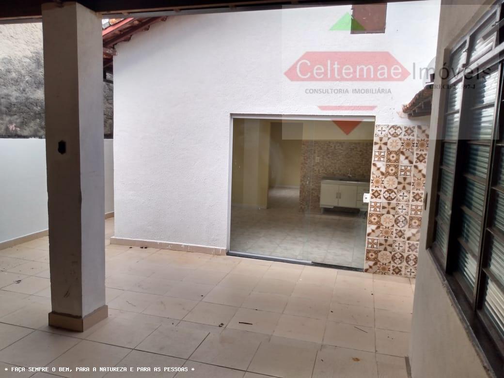 Casa à venda com 4 quartos, 180m² - Foto 15