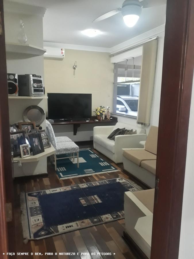 Casa à venda com 5 quartos, 248m² - Foto 5