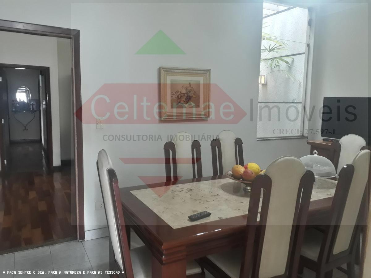 Casa à venda com 5 quartos, 248m² - Foto 6