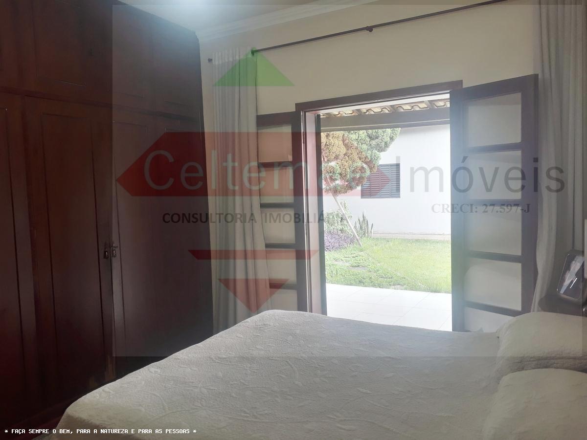 Casa à venda com 5 quartos, 248m² - Foto 14