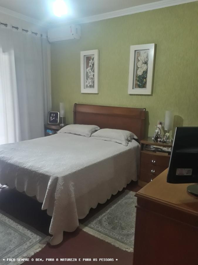 Casa à venda com 5 quartos, 248m² - Foto 15