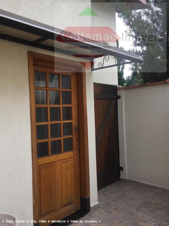 Sobrado à venda com 4 quartos, 426m² - Foto 1