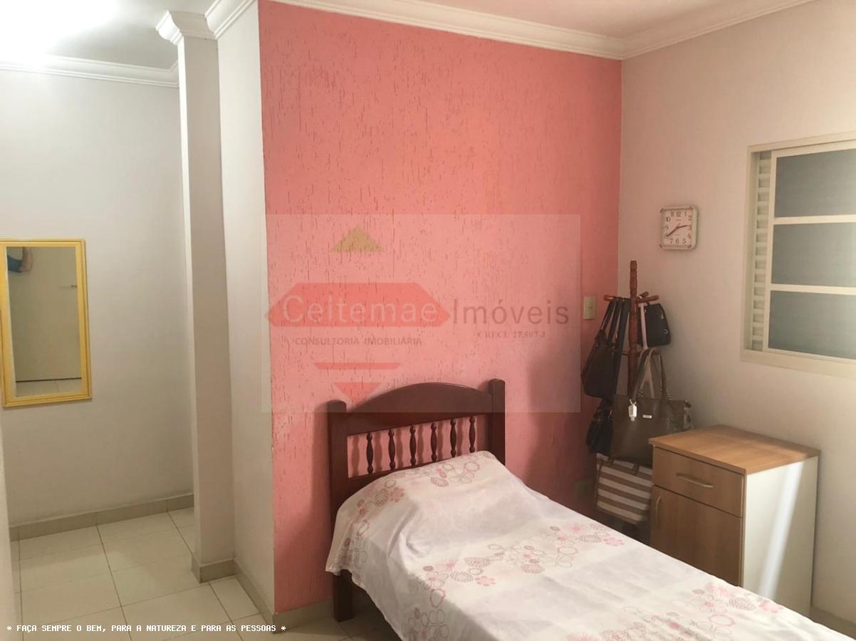 Casa à venda com 3 quartos, 320m² - Foto 15