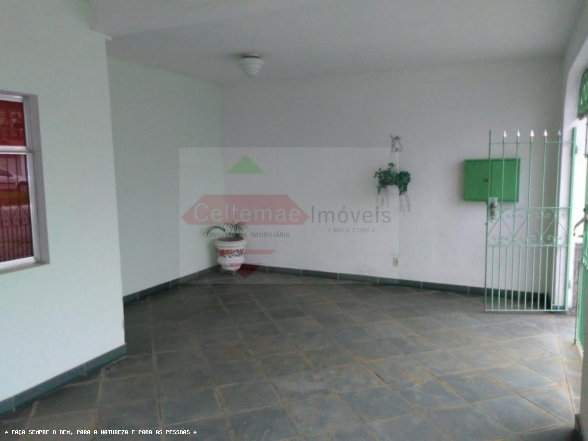 Casa à venda com 3 quartos, 218m² - Foto 2