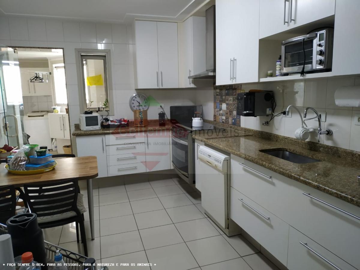 Apartamento à venda com 3 quartos, 157m² - Foto 17