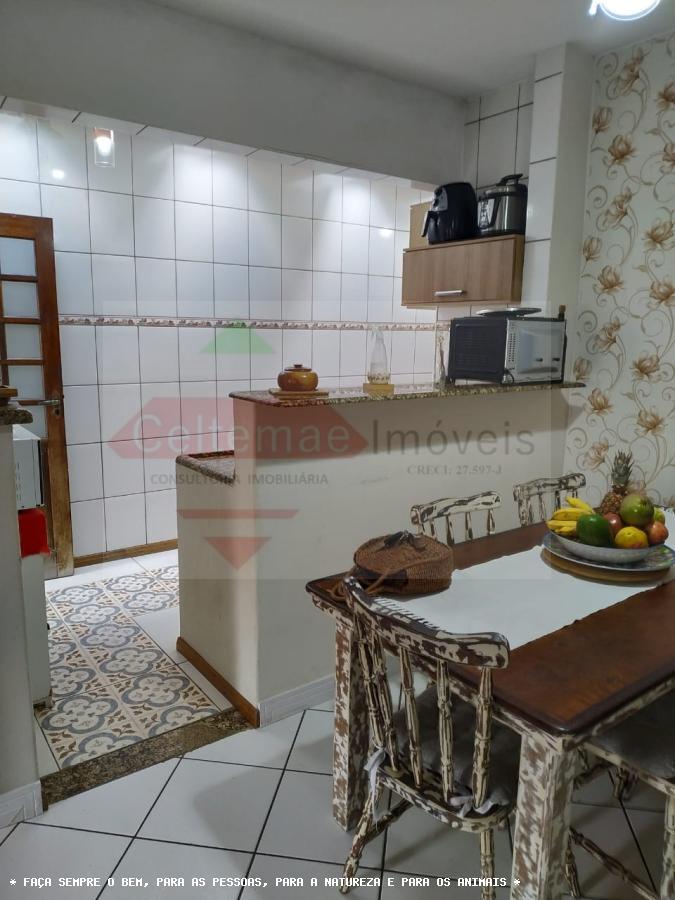 Casa de Condomínio à venda com 4 quartos, 220m² - Foto 2