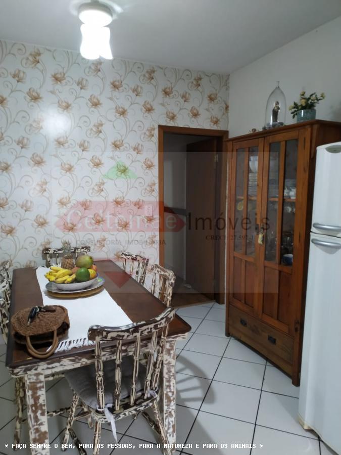 Casa de Condomínio à venda com 4 quartos, 220m² - Foto 3