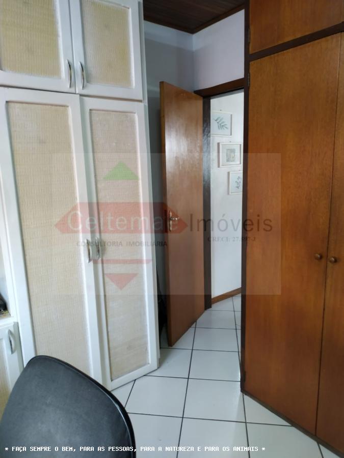 Casa de Condomínio à venda com 4 quartos, 220m² - Foto 20