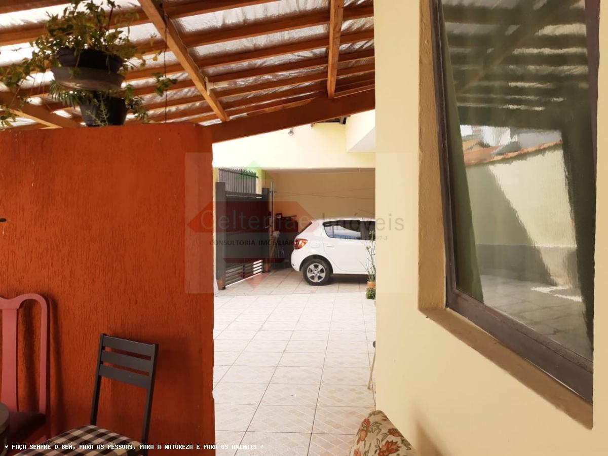 Casa à venda com 3 quartos, 78m² - Foto 2