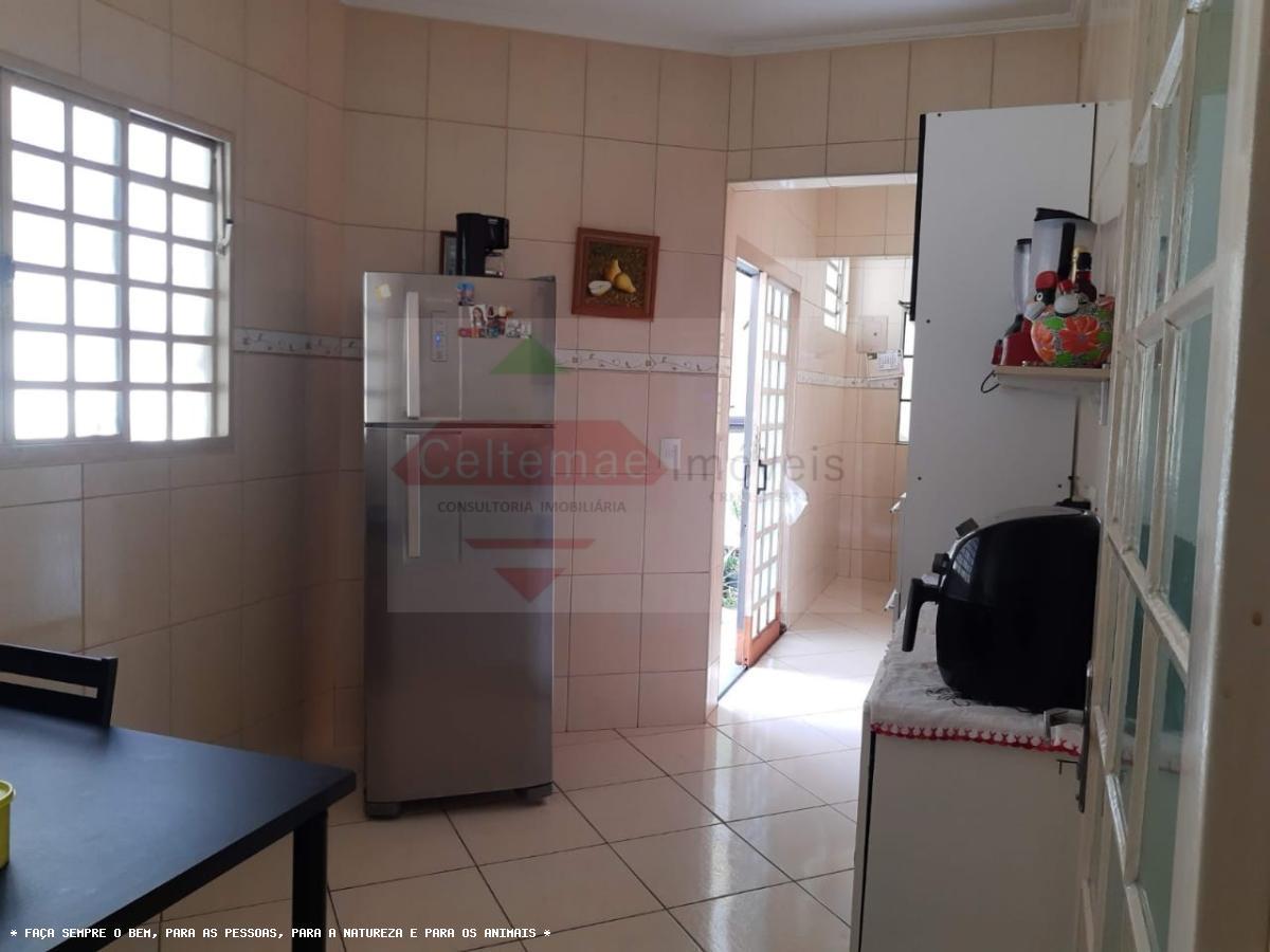 Casa à venda com 3 quartos, 78m² - Foto 12