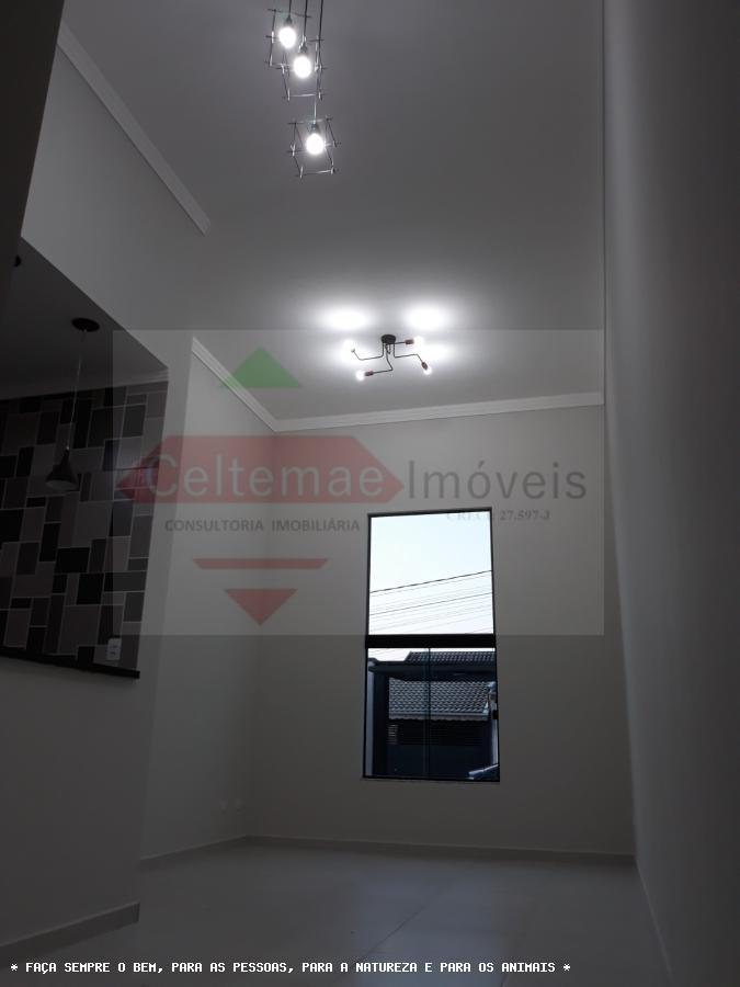 Casa à venda com 2 quartos, 65m² - Foto 4