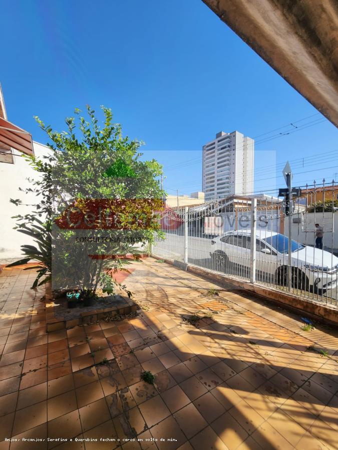 Casa à venda com 3 quartos, 127m² - Foto 1