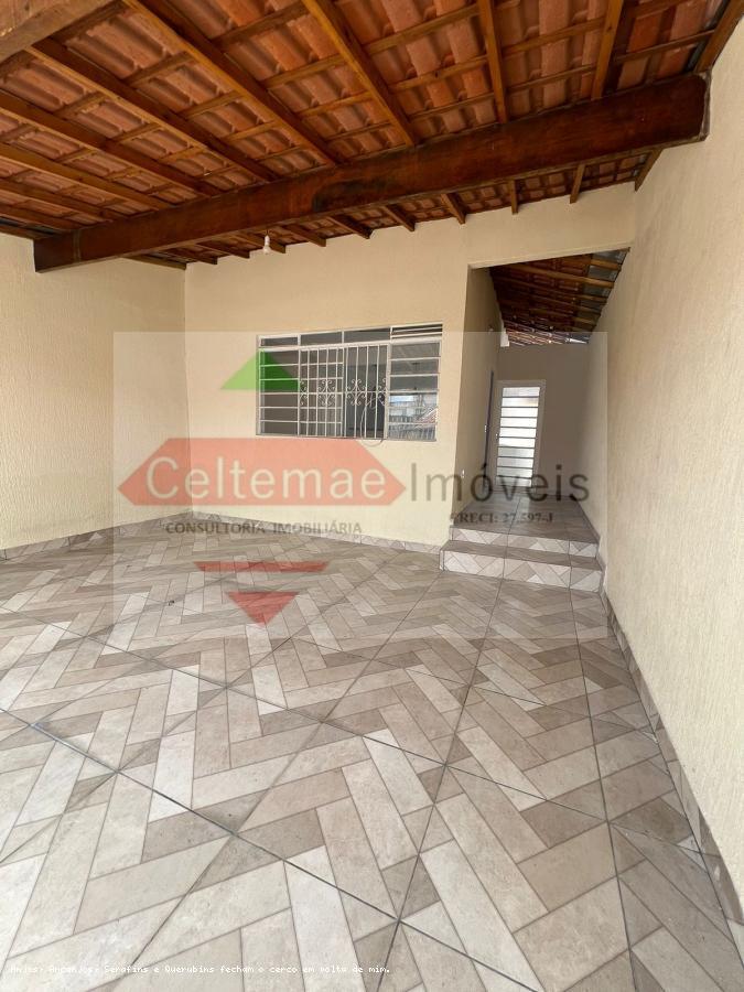 Casa à venda com 3 quartos, 110m² - Foto 1