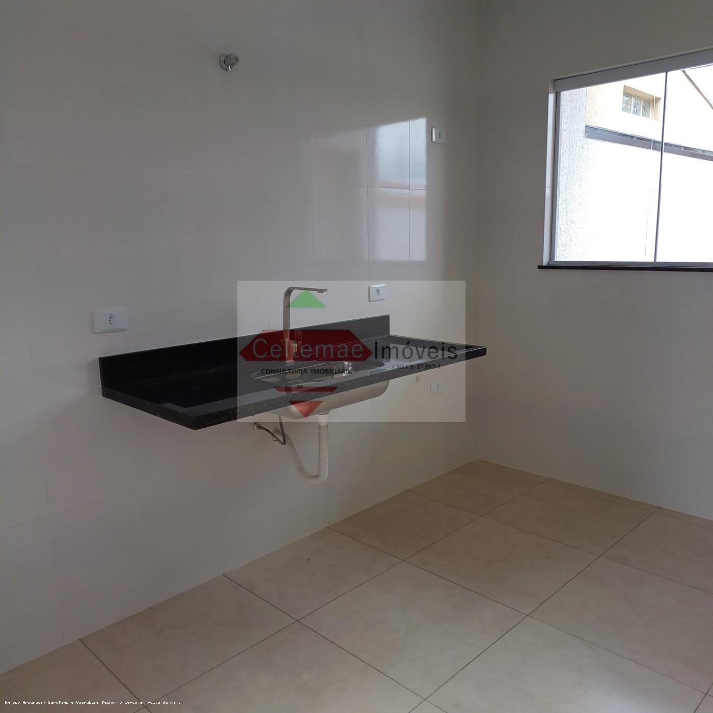 Casa à venda com 2 quartos, 70m² - Foto 4