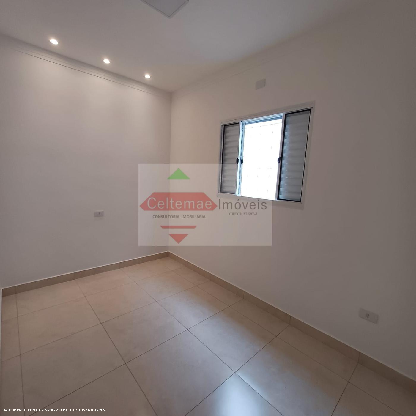 Casa à venda com 2 quartos, 70m² - Foto 6